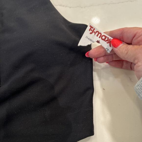 NWT YPB Abercrombie Sz X-small Black Top sculptLUX Plunge Henley Slim Tank Bra - Picture 4 of 11